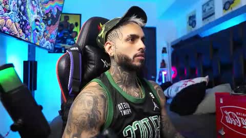 logan_hugh8 online show from 02-13-26, 03:30