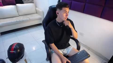 Loganfoster  online show from 12-22-25, 08:39