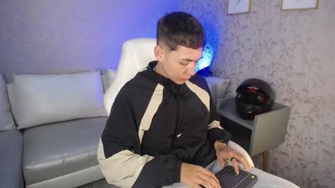 Loganfoster  online show from 01-06-26, 08:23