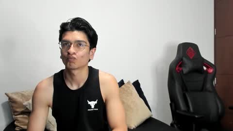 Snapshot of logannick chatting on 11-14-25, 08:35 Logan online show from 11-14-25, 08:35