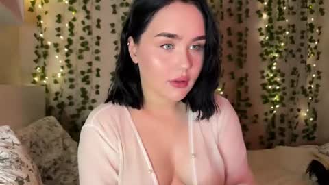 Snapshot of lola_razee chatting on 07-18-26, 10:24 lola_razee online show from 07-18-26, 10:24