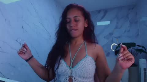 Snapshot of lola_roses_tf chatting on 05-14-26, 01:40 Lola online show from 05-14-26, 01:40