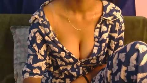 Snapshot of lolaa_darling chatting on 05-03-26, 05:35 lolaa online show from 05-03-26, 05:35