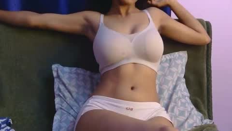 Snapshot of lolaa_darling chatting on 05-20-26, 01:17 lolaa online show from 05-20-26, 01:17