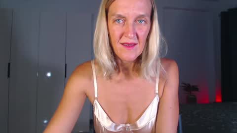 Snapshot of lolaaelita chatting on 04-20-26, 01:47 Lola online show from 04-20-26, 01:47