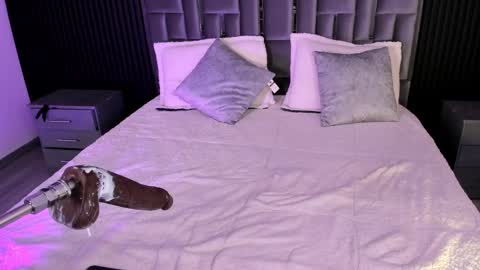 Lola Angel online show from 11-30-25, 08:29