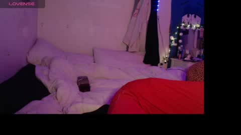 Snapshot of lolabunzz chatting on 04-16-26, 10:05 Your only Peach online show from 04-16-26, 10:05