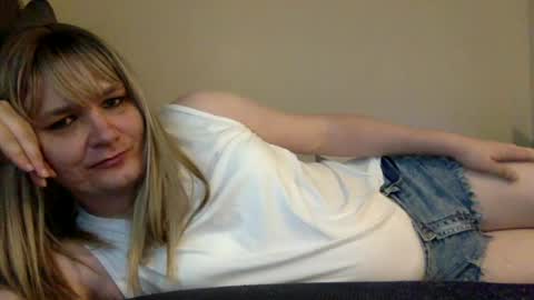 Snapshot of lolaherehi chatting on 06-13-26, 09:02 LolaJackson online show from 06-13-26, 09:02