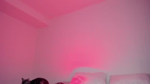 Snapshot of lolaleah_ chatting on 06-17-26, 12:57 Lola online show from 06-17-26, 12:57