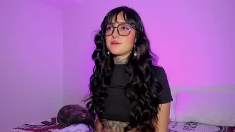 Snapshot of lolaleah_ chatting on 06-17-26, 02:51 Lola online show from 06-17-26, 02:51