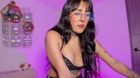 Snapshot of lolaleah_ chatting on 06-30-26, 11:28 Lola online show from 06-30-26, 11:28