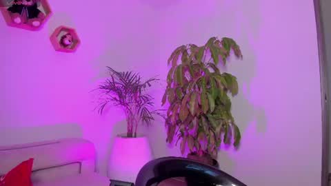 Snapshot of lolaleah_ chatting on 07-06-26, 10:34 Lola online show from 07-06-26, 10:34