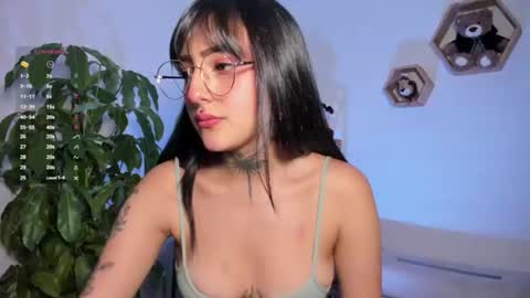Snapshot of lolaleah_ chatting on 07-21-26, 11:51 Lola online show from 07-21-26, 11:51
