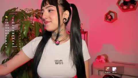 Snapshot of lolaleah_ chatting on 07-30-26, 11:48 Lola online show from 07-30-26, 11:48