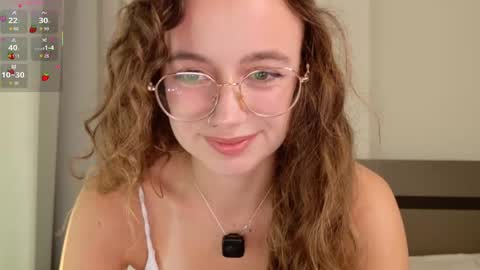 Snapshot of lolatheangel chatting on 04-17-26, 01:08 Lolatheangel online show from 04-17-26, 01:08