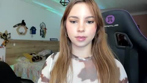 Lola doll online show from 06-15-26, 04:42