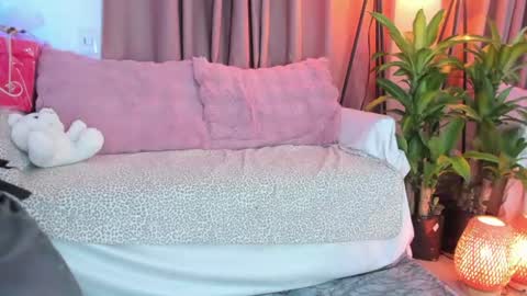 Snapshot of lolly_js_ chatting on 06-18-26, 04:46 Lolly online show from 06-18-26, 04:46