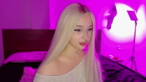 Snapshot of lolykari chatting on 05-16-26, 03:00 Kari online show from 05-16-26, 03:00