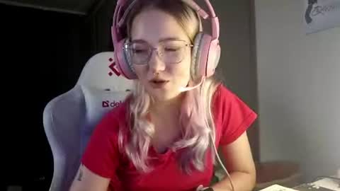 lomamcmeen online show from 06-18-26, 09:14
