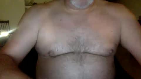 Snapshot of londonbearlover chatting on 03-09-25, 06:11 londonbearlover online show from 03-09-25, 06:11