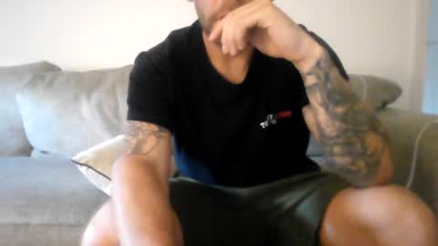 Snapshot of londonguy5678910 chatting on 06-20-26, 07:38 londonguy5678910 online show from 06-20-26, 07:38
