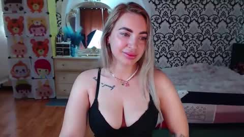 Queen LoraSinClare online show from 06-04-26, 07:47
