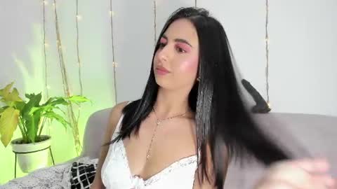 L O R E N online show from 06-26-26, 07:51