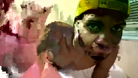 Snapshot of lorenzo17a chatting on 12-26-24, 01:40 lorenzo17a online show from 12-26-24, 01:40