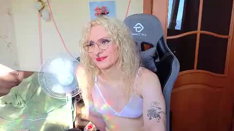 Lori -----------------------------------    online show from 07-31-26, 01:54