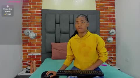 Snapshot of lorrewilliams chatting on 10-10-25, 02:49 Instagram Dahiara-Cristal....... facebook ---lore-oficial ... online show from 10-10-25, 02:49