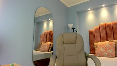 Snapshot of lou_rosse chatting on 05-13-26, 08:06 Lou Rosse online show from 05-13-26, 08:06