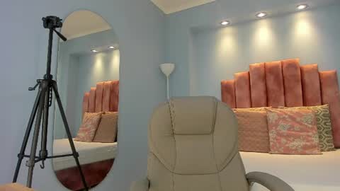 Snapshot of lou_rosse chatting on 06-09-26, 08:09 Lou Rosse online show from 06-09-26, 08:09