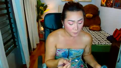 Snapshot of louie_sexy chatting on 06-18-26, 09:14 Cathy online show from 06-18-26, 09:14