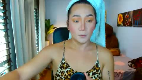 Snapshot of louie_sexy chatting on 07-07-26, 06:47 Cathy online show from 07-07-26, 06:47