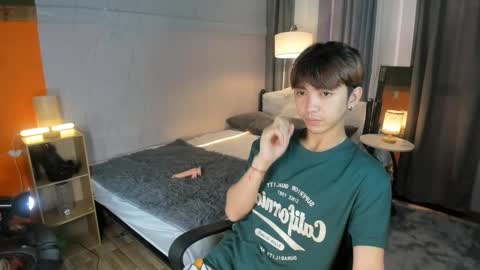 Snapshot of louieismy_name chatting on 12-26-24, 02:01 ignot ursh online show from 12-26-24, 02:01