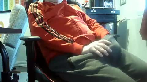 Snapshot of loumtl3 chatting on 12-17-24, 02:11 loumtl3 online show from 12-17-24, 02:11