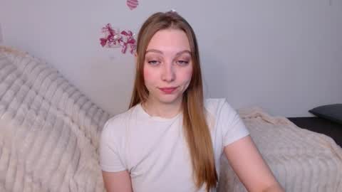 Snapshot of love_bella_ chatting on 03-30-26, 12:11 love bella online show from 03-30-26, 12:11