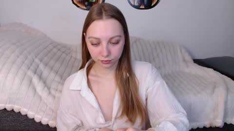 Snapshot of love_bella_ chatting on 04-06-26, 12:19 love bella online show from 04-06-26, 12:19