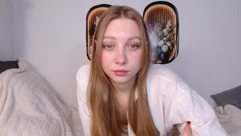 Snapshot of love_bella_ chatting on 04-08-26, 12:10 love bella online show from 04-08-26, 12:10