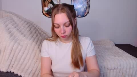 Snapshot of love_bella_ chatting on 04-09-26, 12:32 love bella online show from 04-09-26, 12:32