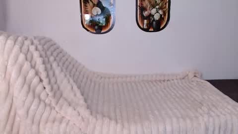 Snapshot of love_bella_ chatting on 04-15-26, 12:17 love bella online show from 04-15-26, 12:17