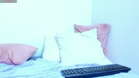 Snapshot of love_kris chatting on 06-11-26, 12:32 Kristen LoveBerry online show from 06-11-26, 12:32