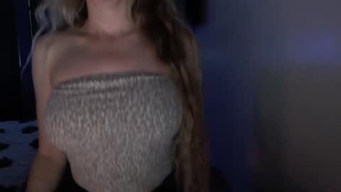 Snapshot of love_on_ chatting on 03-02-26, 02:24 LoVe On online show from 03-02-26, 02:24