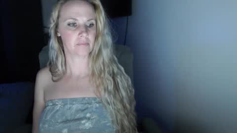 Snapshot of love_on_ chatting on 03-31-26, 02:24 LoVe On online show from 03-31-26, 02:24