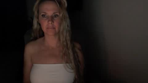 Snapshot of love_on_ chatting on 04-01-26, 10:38 LoVe On online show from 04-01-26, 10:38