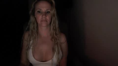 Snapshot of love_on_ chatting on 04-11-26, 11:25 LoVe On online show from 04-11-26, 11:25