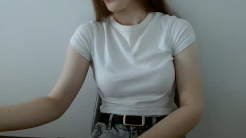 Snapshot of love_vivian chatting on 06-17-26, 11:12 Vivian online show from 06-17-26, 11:12