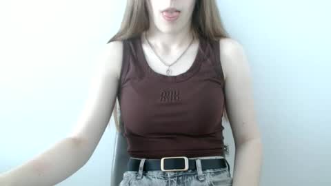 Snapshot of love_vivian chatting on 06-19-26, 12:09 Vivian online show from 06-19-26, 12:09