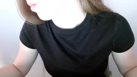 Snapshot of love_vivian chatting on 07-09-26, 11:03 Vivian online show from 07-09-26, 11:03