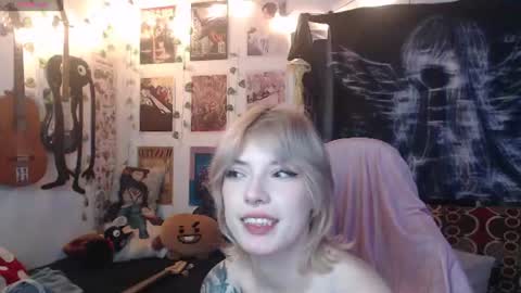 Snapshot of lovely_cass chatting on 06-25-26, 05:12 Cassie online show from 06-25-26, 05:12